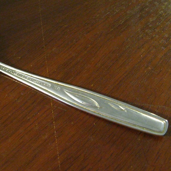 🥄 Rogers Cutlery Whispering Leaves Tablespoon - Picture 6 of 9